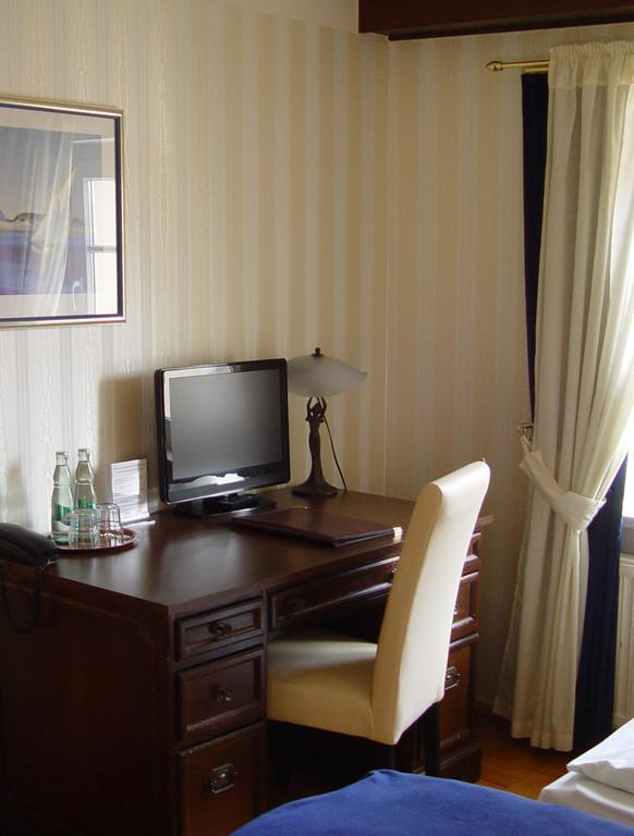 Hotel Altes Hafenhaus Rostock Esterno foto