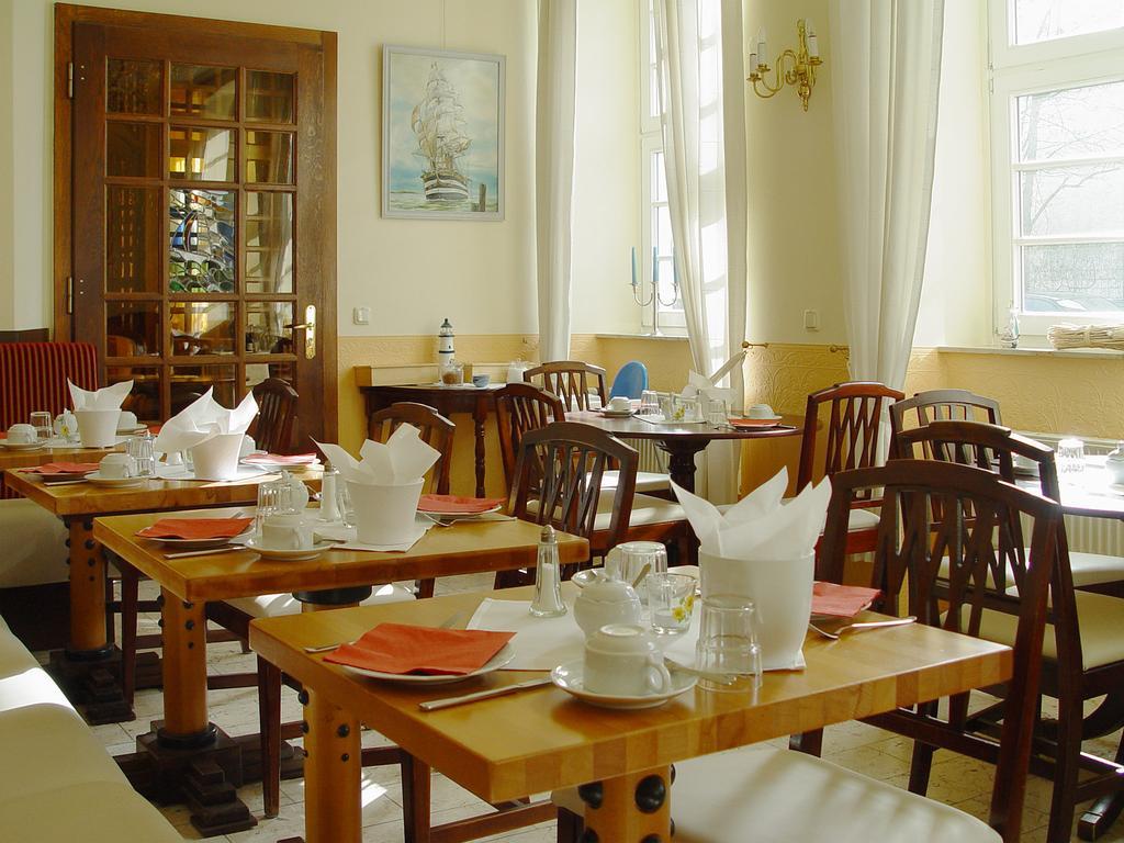 Hotel Altes Hafenhaus Rostock Esterno foto